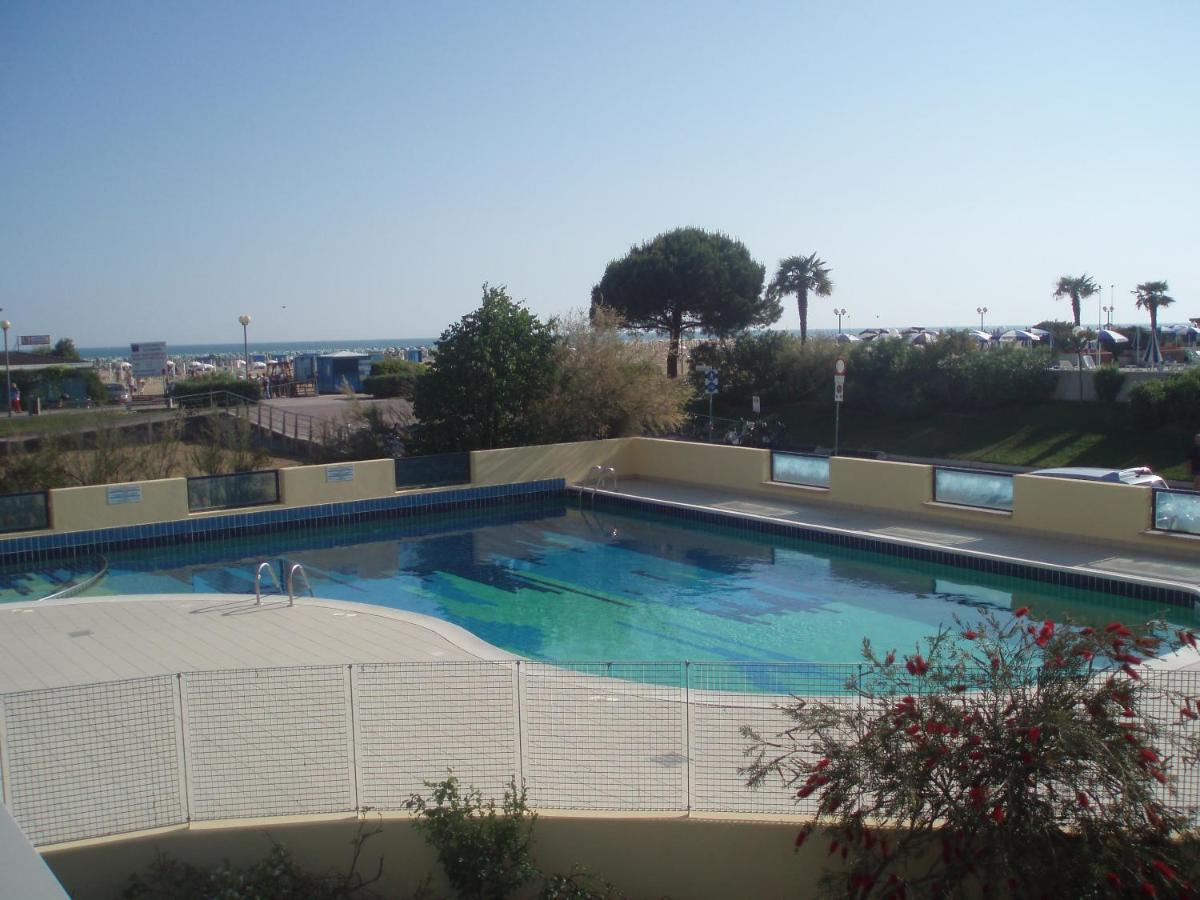 Seafront View In - Beahost *